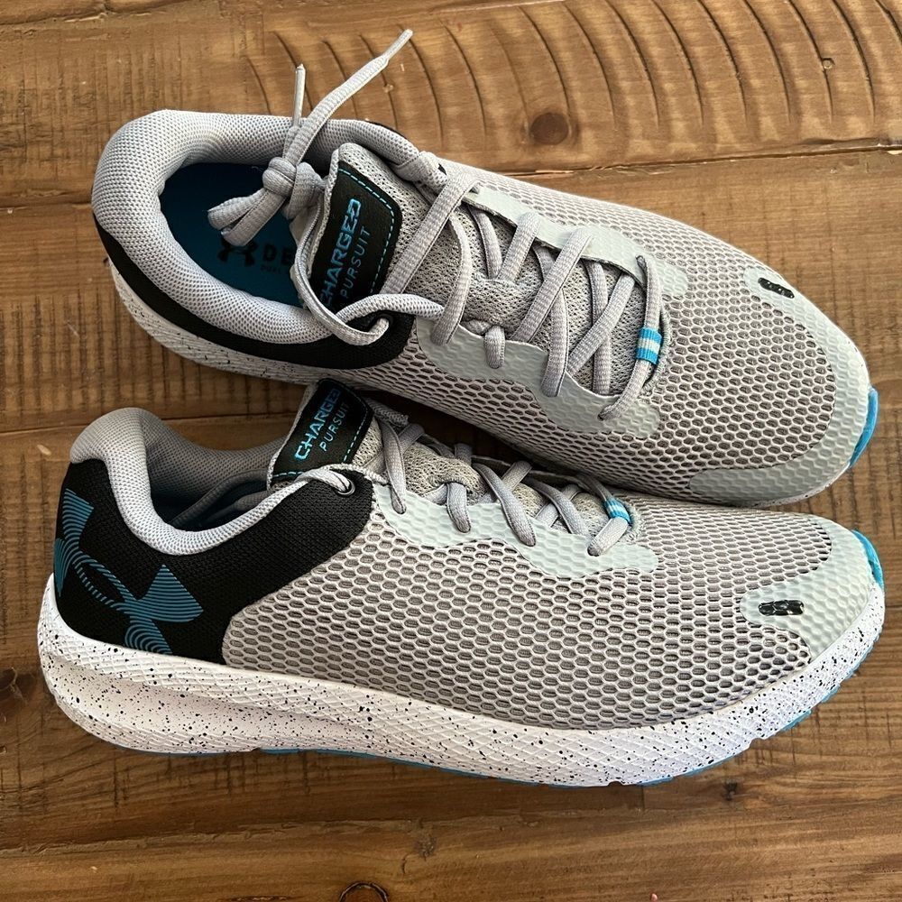 NWT Under Armour charged pursuit 2 Running sneakers size 9